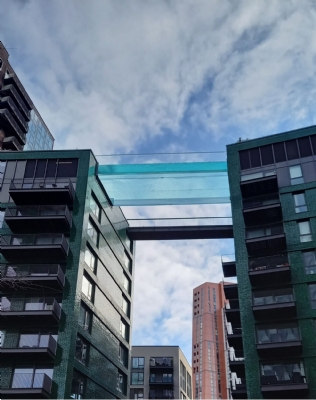 Hồ bơi kính Acrylic tại London